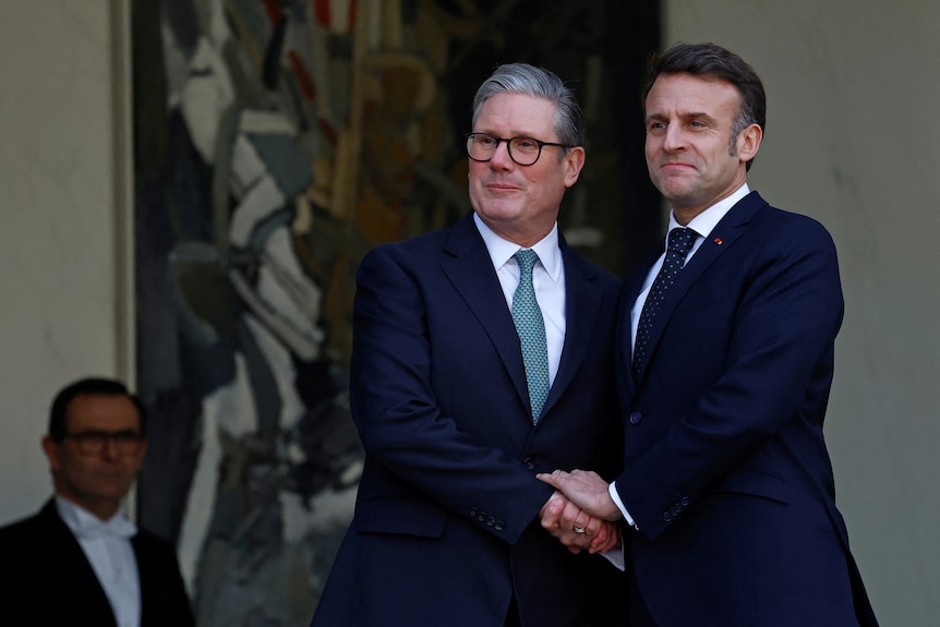英国首相将提升军事开支以应对俄罗斯侵略行为