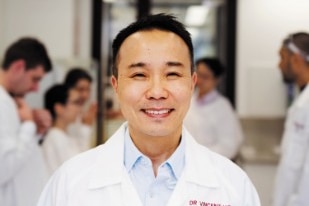 "误诊多次少年终获确诊 全因母亲坚持不放弃"