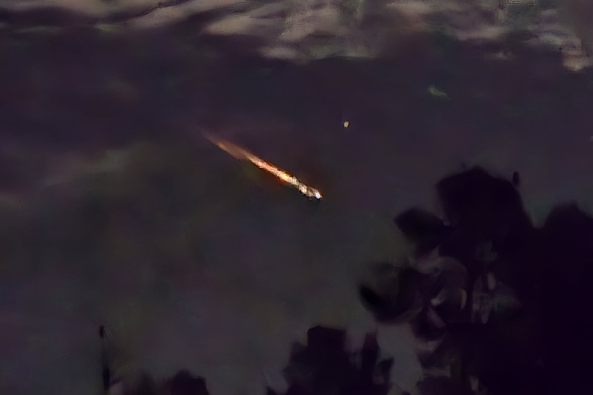南澳天空中缓慢移动的燃烧物体引发对太空垃圾监管的呼声