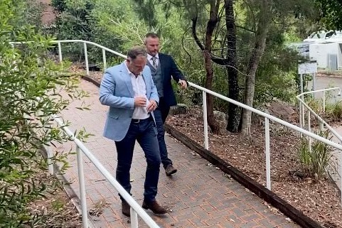 前板球名将迈克尔·斯莱特因家暴指控获刑