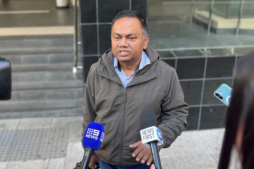 桑迪潘·达尔父亲指控朱达拉普健康中心医生就幼儿死亡事件撒谎