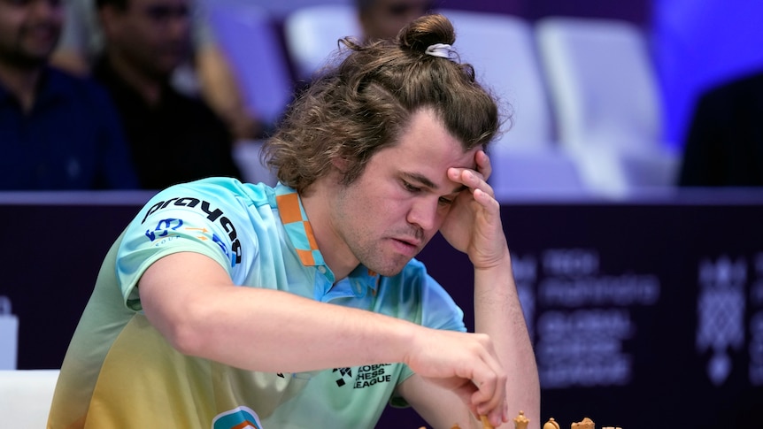 国际象棋顶尖选手马格努斯·卡尔森被迫与13.4万余人战平 创历史性对局