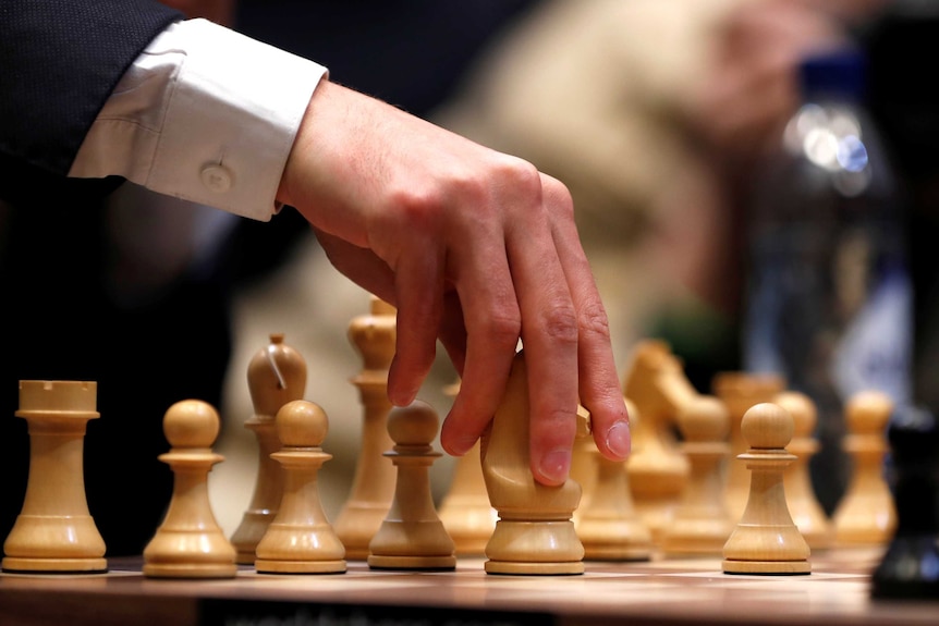 国际象棋顶尖选手马格努斯·卡尔森被迫与13.4万余人战平 创历史性对局