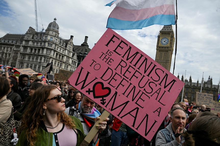 英国首位跨性别法官维多利亚·麦克克劳德将性别裁决案提交欧洲人权法院