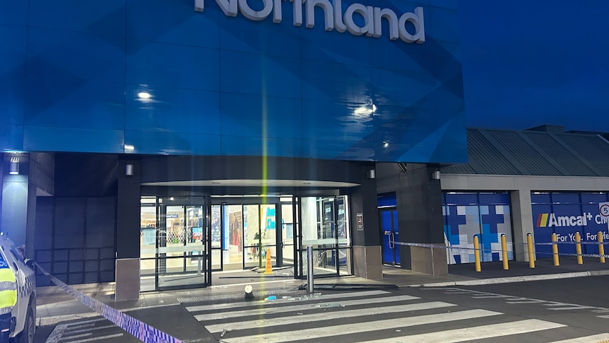 墨尔本Northland购物中心惊魂一刻:目击者讲述汽车冲撞商场瞬间