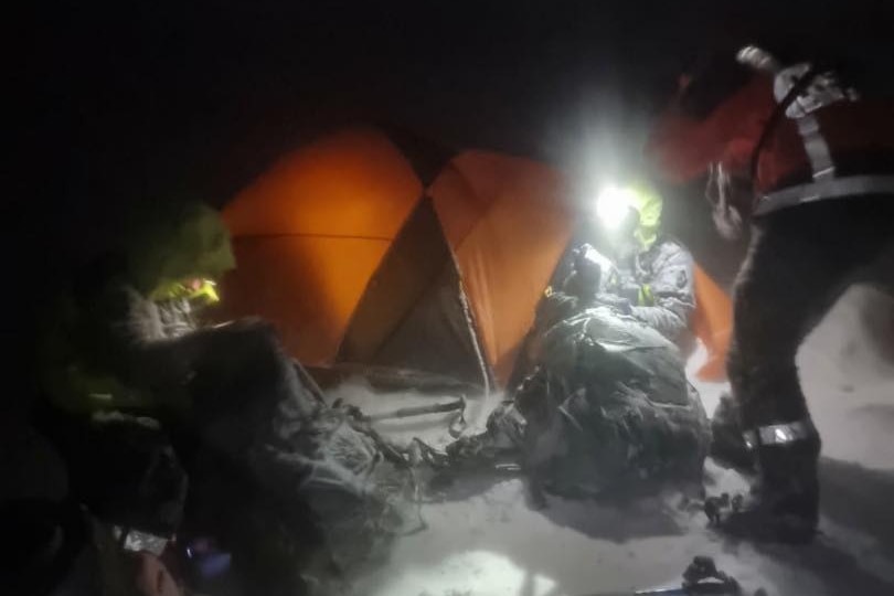新南威尔士州雪山徒步者受警示 暴风雪中情侣获救引发安全提醒