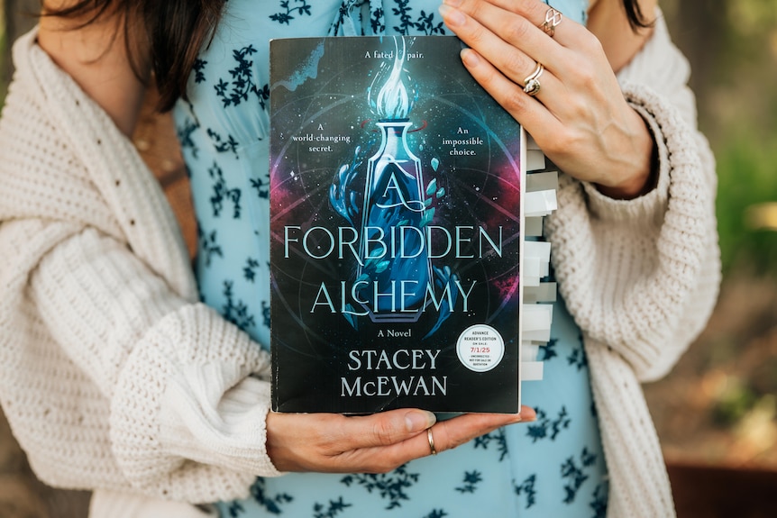 作家兼爆红BookTok博主Stacey McEwan盘点浪漫奇幻文学最佳与最烂套路